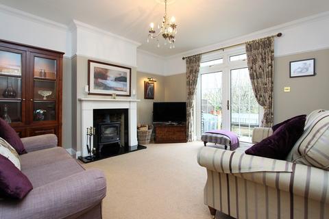 18 Upper Pines, Banstead, SM7 3PX