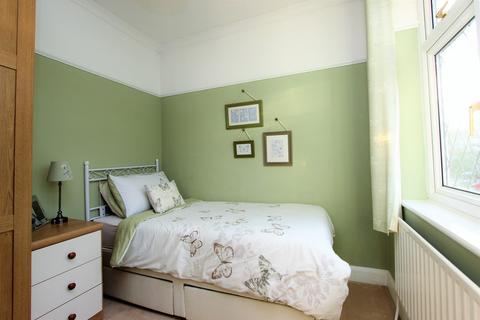 18 Upper Pines, Banstead, SM7 3PX
