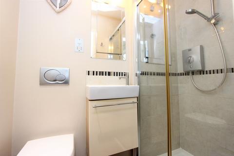 18 Upper Pines, Banstead, SM7 3PX