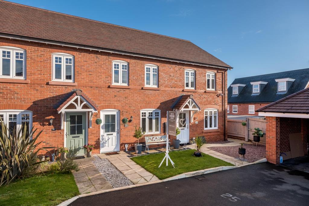 3 bedroom House Terraced in Tarporley 3 bed house for sale - £198,000