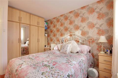 16 Haydon Close, Enfield, EN1 2BN