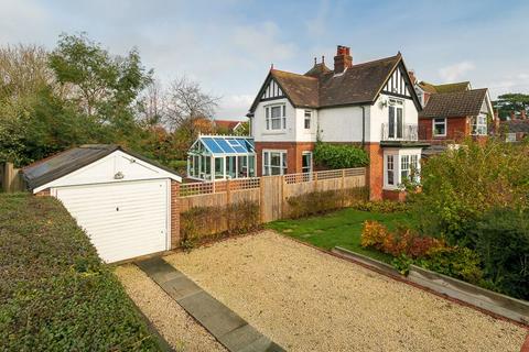 8 Hillcrest Road, Hythe, CT21 5EX