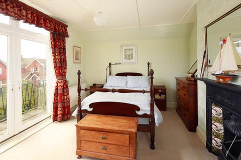 8 Hillcrest Road, Hythe, CT21 5EX