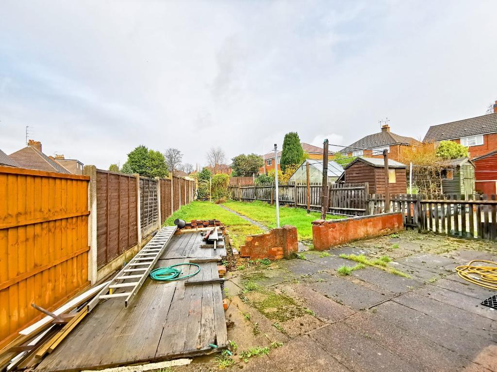 CANTERBURY ROAD, WEST BROMWICH, WEST MIDLANDS, B71 2LE 3 bed semidetached house £160,000