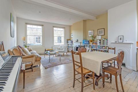 75 Columbia Road, London, E2 7RG