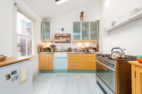 75 Columbia Road, London, E2 7RG