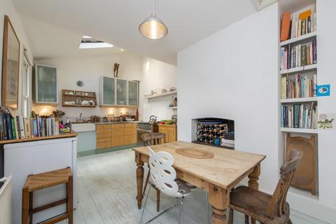 75 Columbia Road, London, E2 7RG