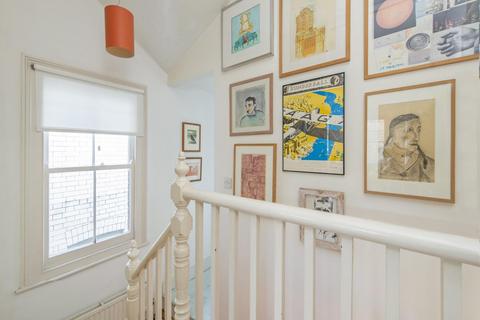 75 Columbia Road, London, E2 7RG