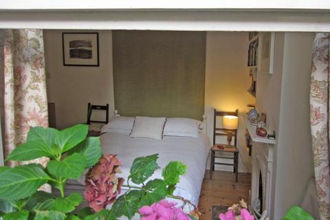 75 Columbia Road, London, E2 7RG