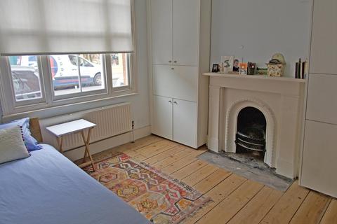 75 Columbia Road, London, E2 7RG