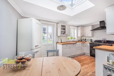 8 Cavenham Gardens, Hornchurch, RM11 2AU