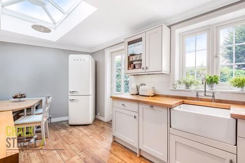8 Cavenham Gardens, Hornchurch, RM11 2AU