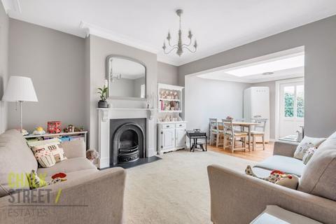 8 Cavenham Gardens, Hornchurch, RM11 2AU