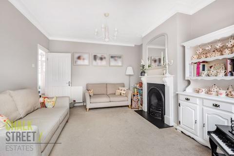 8 Cavenham Gardens, Hornchurch, RM11 2AU