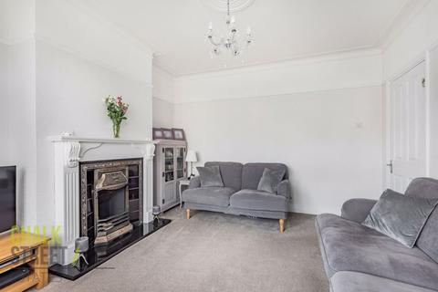 8 Cavenham Gardens, Hornchurch, RM11 2AU