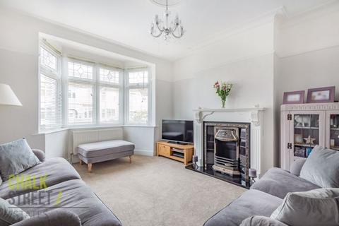 8 Cavenham Gardens, Hornchurch, RM11 2AU