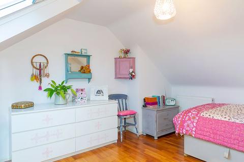 112 Angel Road, Thames Ditton, KT7 0BA
