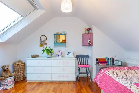 112 Angel Road, Thames Ditton, KT7 0BA