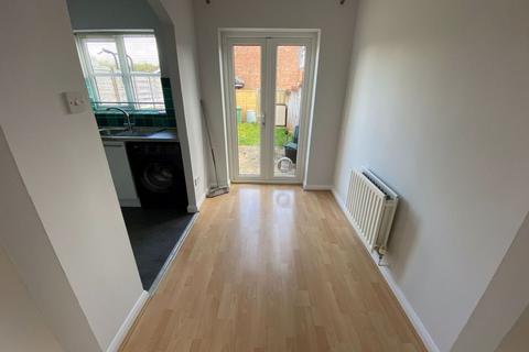 2 bedroom end of terrace house to rent, Wheatfield Drive, Bristol