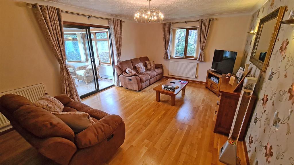 The Grove, Hook, Haverfordwest 4 bed detached bungalow £280,000