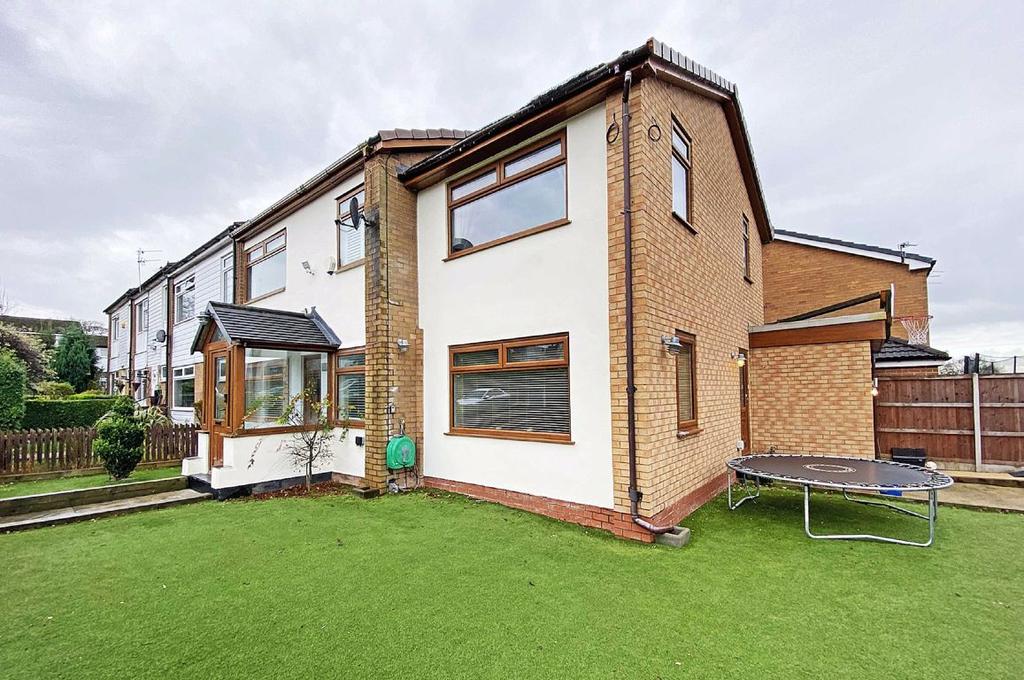 Tarbolton Crescent, Hale, Cheshire 5 bed end of terrace house £450,000