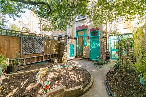 3 Blenheim Gardens, London, SW2 5EU