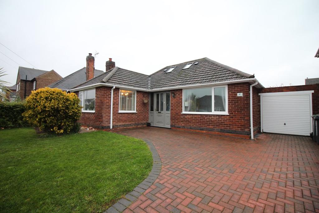 Queens Drive, Nuthall, Nottingham, NG16 3 bed detached bungalow for