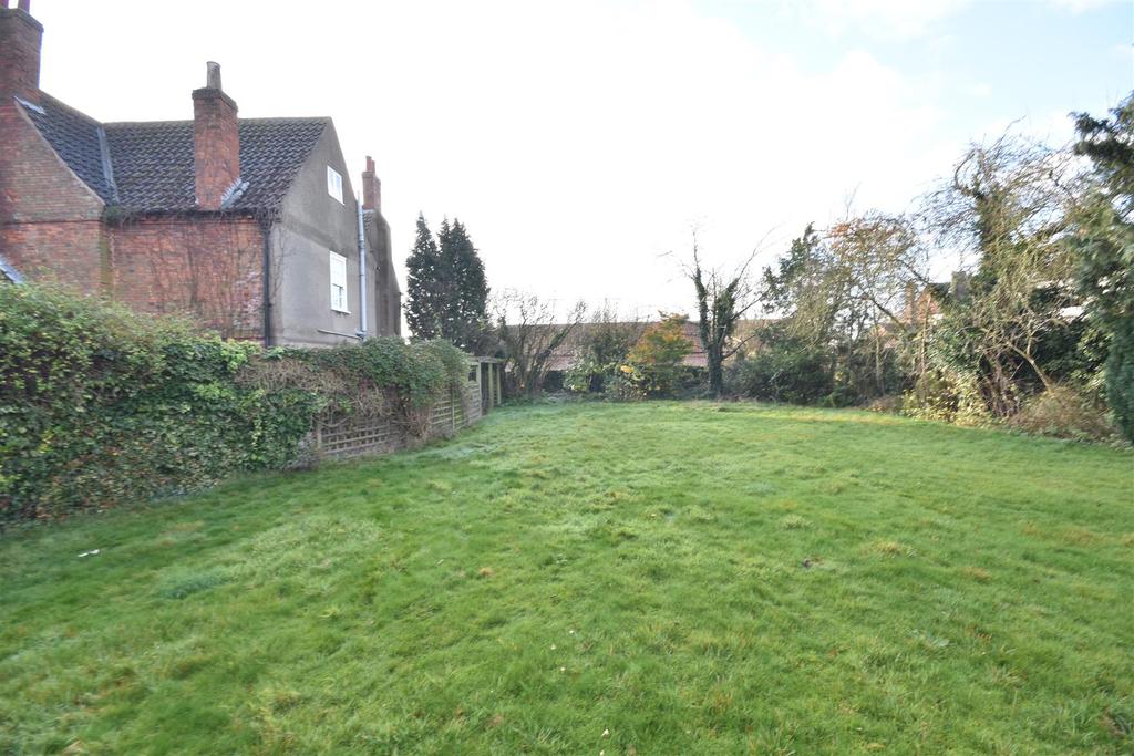 School Lane, East Stoke, Newark 5 bed farm house £500,000