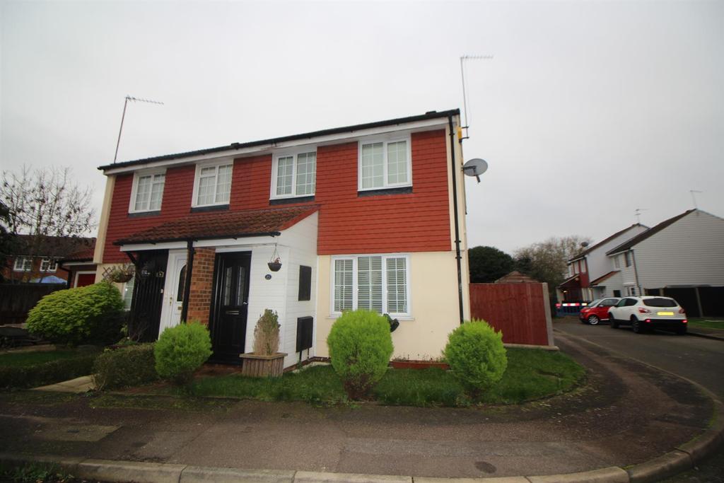 Cranleigh Close, Cheshunt, Waltham Cross 3 bed semidetached house £