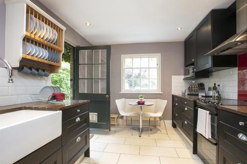 15 Addington Square, London, SE5 7JZ