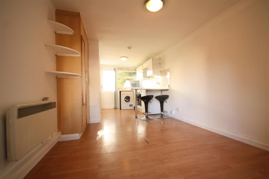 Tudor Gardens, Kingsbury, London Studio £737 pcm (£170 pw)