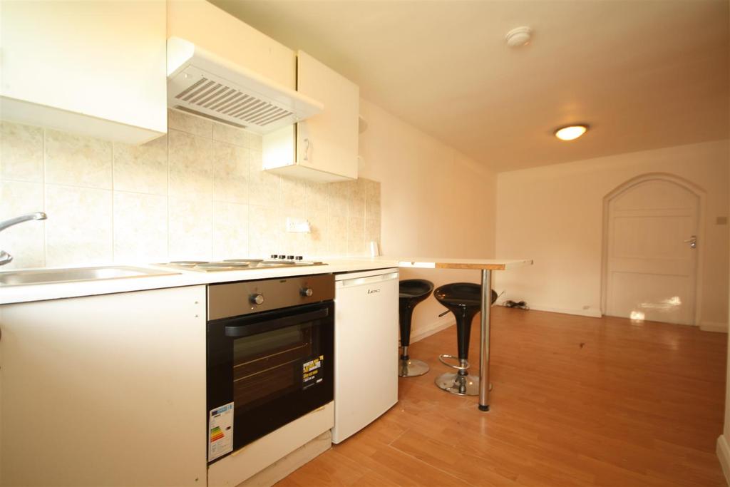 Tudor Gardens, Kingsbury, London Studio £737 pcm (£170 pw)