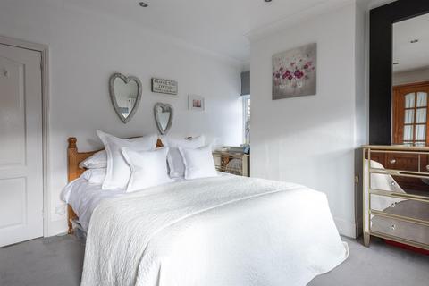 18 Leatherhead Road, Chessington, KT9 2HW