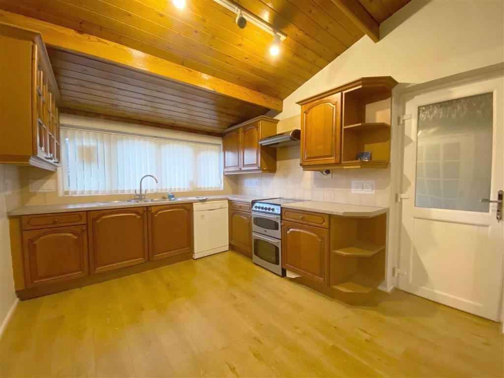 38, Woodfield Heights, Tettenhall, Wolverhampton, West Midlands, WV6 4 bed detached house £