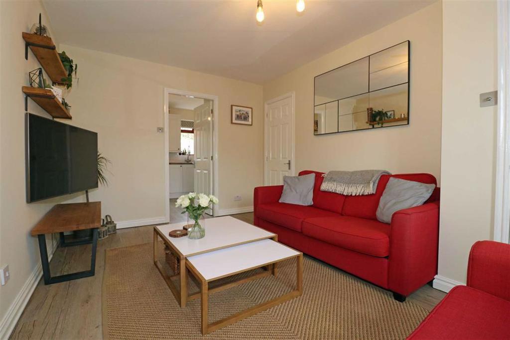 Mallory Drive, Warwick, CV34 2 bed terraced house £255,000