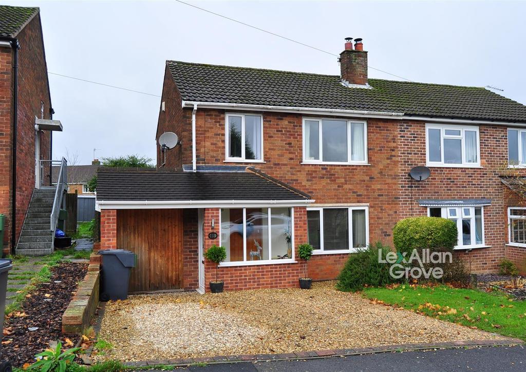 Waverley Crescent, Romsley, Halesowen 3 bed semidetached house £300,000