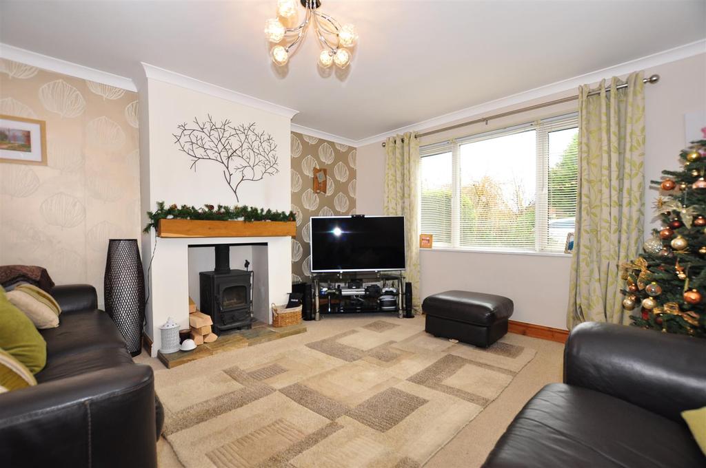 Waverley Crescent, Romsley, Halesowen 3 bed semidetached house £300,000