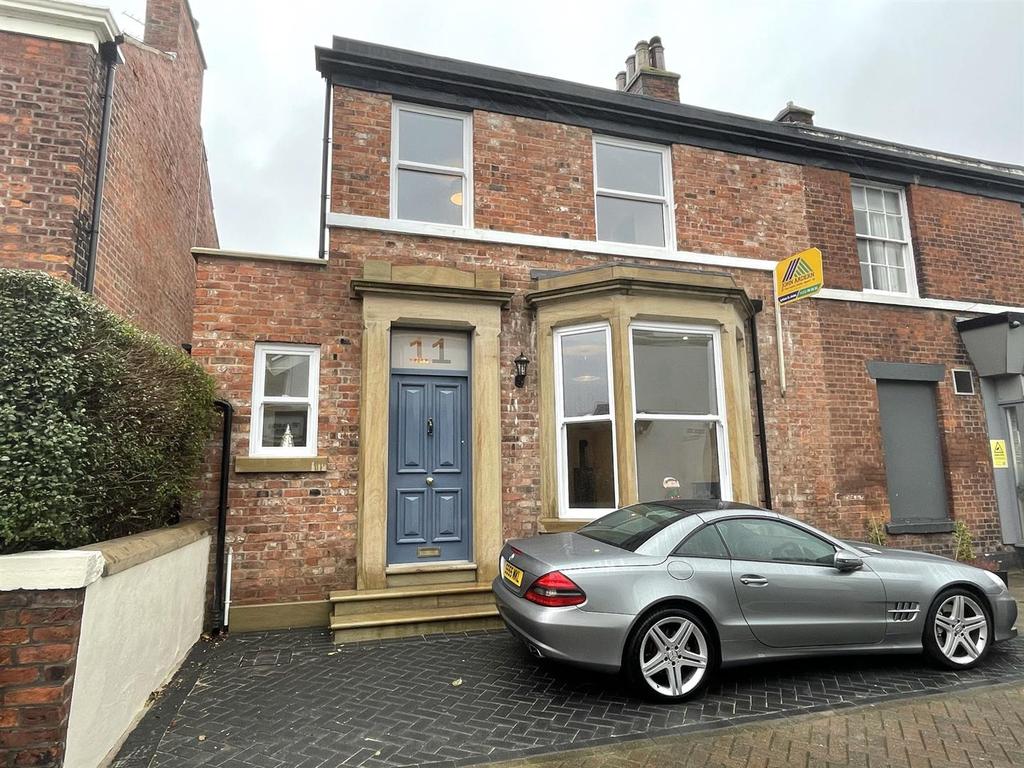 Queen Street, Lytham 3 bed end of terrace house £525,000