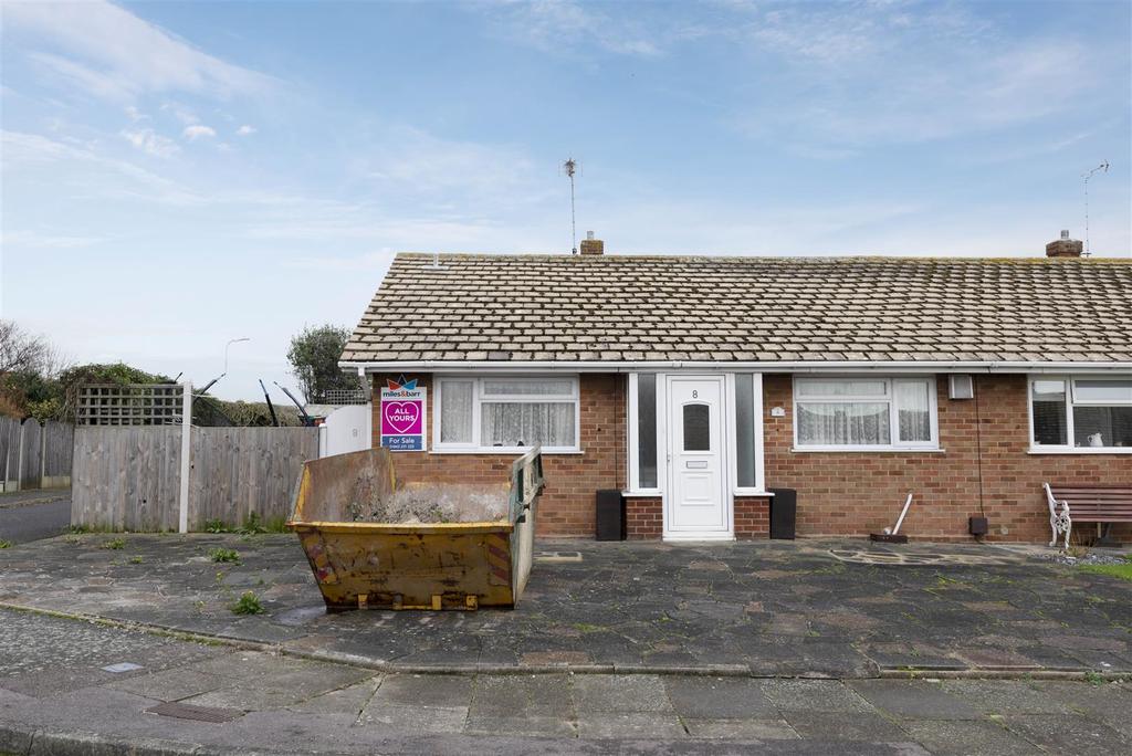 Harbledown Gardens, Palm Bay 2 bed terraced bungalow £270,000