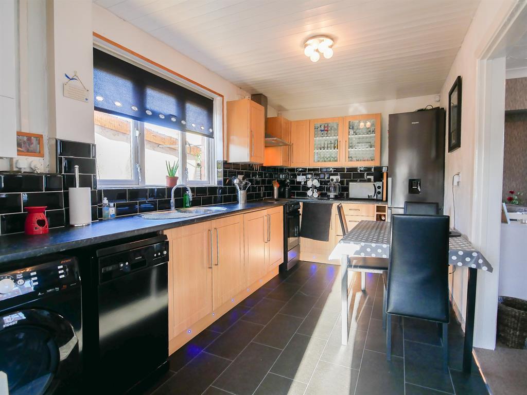 Newquay Road, Bristol, BS4 1DS 3 bed semidetached house £220,000