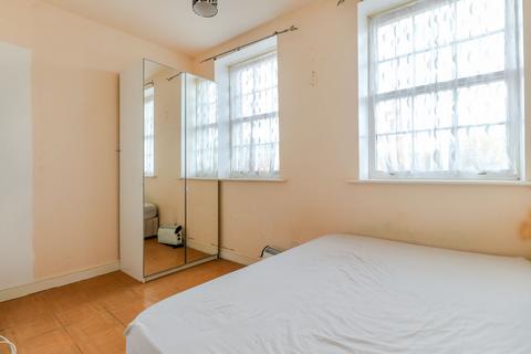 1 bedroom flat for sale, James Lee Square, EN3
