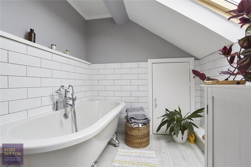 En-Suite Bathroom
