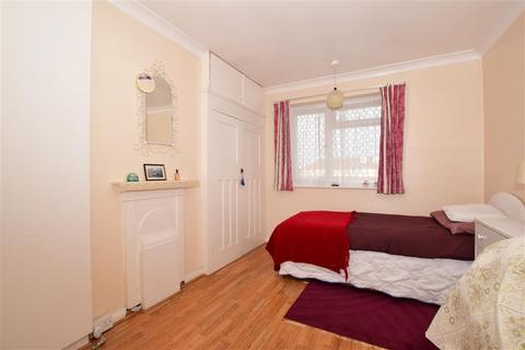 6 Lymington Close, London, SW16 4QL