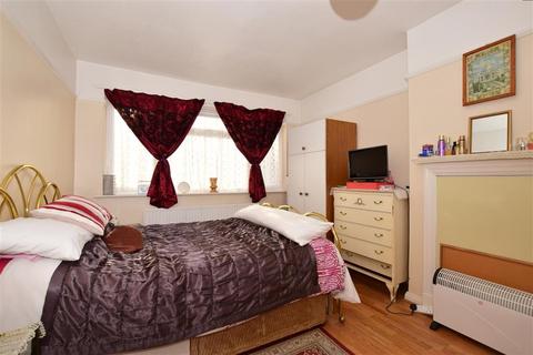 6 Lymington Close, London, SW16 4QL