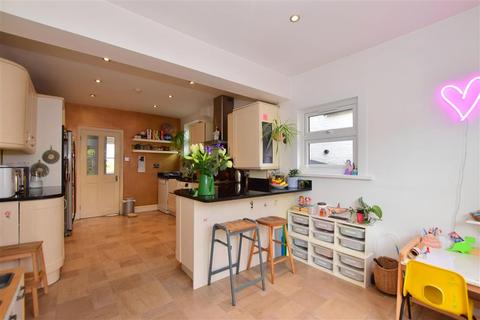 30 Castleton Road, London, E17 4AR