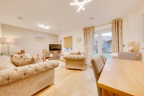 40 Whitworth Avenue, Romford, RM3 7GP
