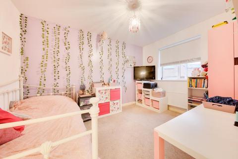 40 Whitworth Avenue, Romford, RM3 7GP