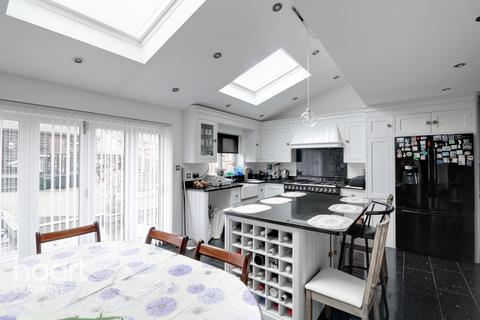 19 Braintree Close, Luton, LU4 0QX