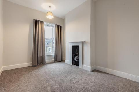 2 bedroom apartment to rent, Montague Road,  Richmond,  TW10