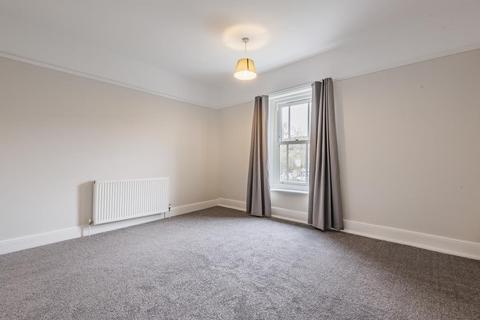 2 bedroom apartment to rent, Montague Road,  Richmond,  TW10